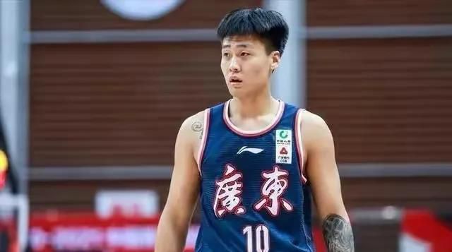 ESPN：冬窗关闭前 英超预计不会确认曼联所有权模式的变更据消息人士向《ESPN》透露，即便未来几天收购曼联俱乐部25%的股份在金融市场上得到确认，拉特克利夫对曼联15亿镑的投资也不会在冬窗关闭之前得到确认。